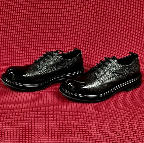 Alexander McQueen Glossy Black Derbys LIKE NEW - Picture 1 of 4